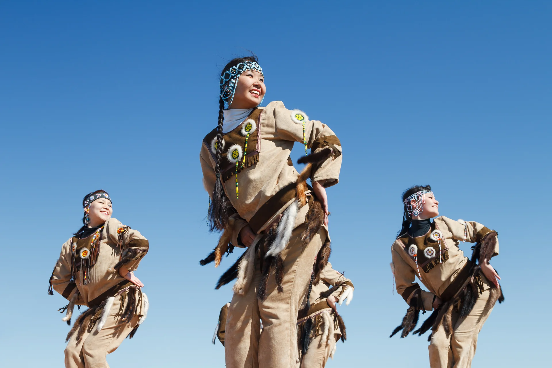 Знакомство с коренными народами Дальнего Востока: чукчи, алеуты, другие малые народности